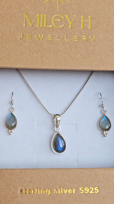 Sterling silver s925 Labradonite set earrings and pendant necklace 45cm
