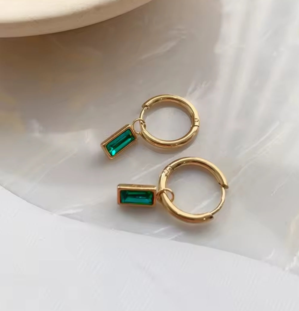 Sterling silver s925 earrings gold plated  green crystal