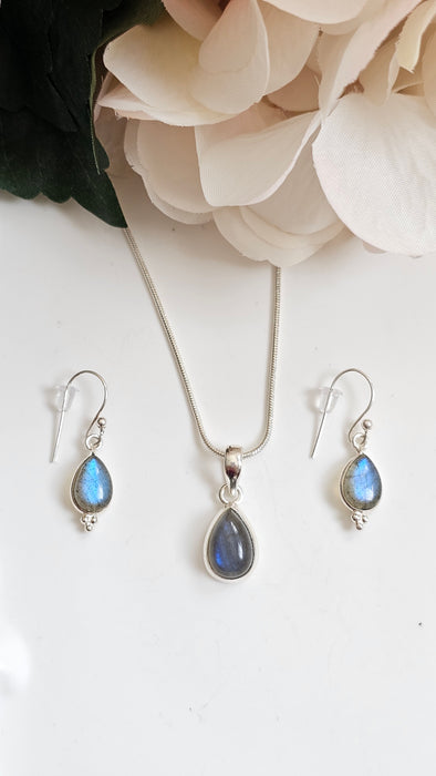 Sterling silver s925 Labradonite set earrings and pendant necklace 45cm