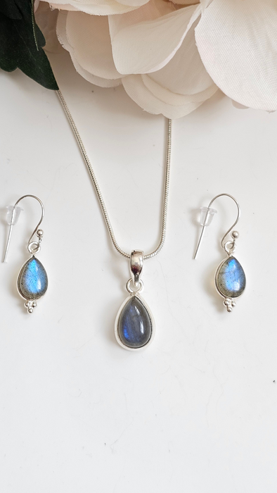 Sterling silver s925 Labradonite set earrings and pendant necklace 45cm