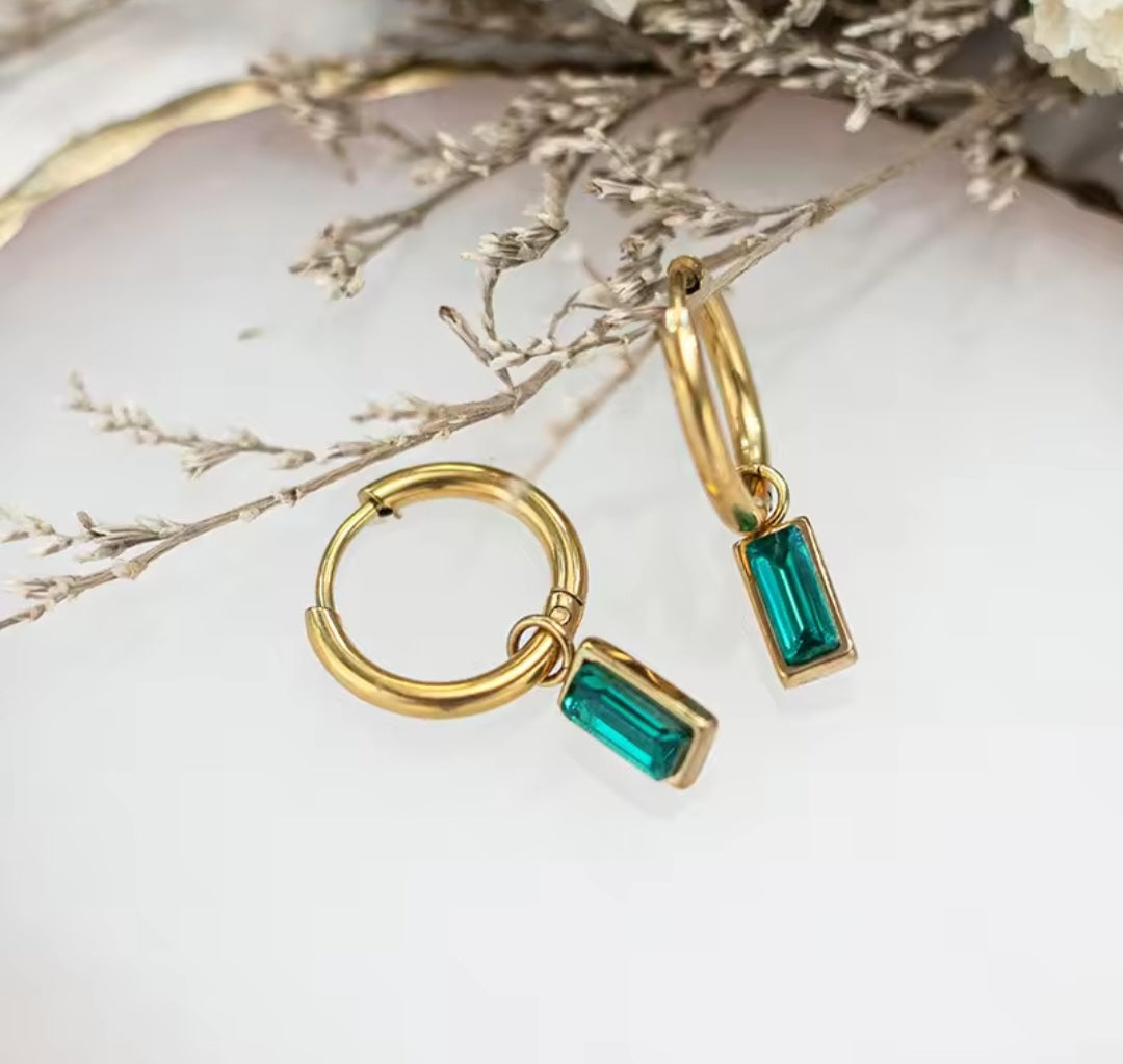 Sterling silver s925 earrings gold plated  green crystal
