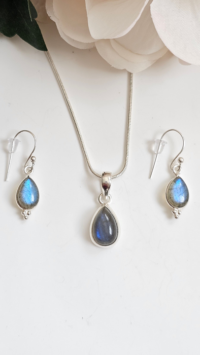Sterling silver s925 Labradonite set earrings and pendant necklace 45cm