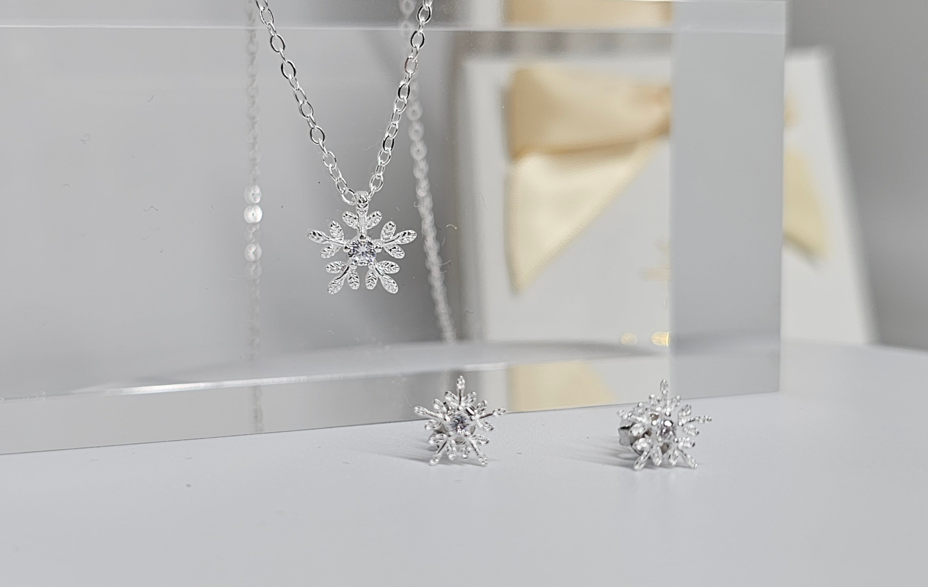 Sterling silver s925 pendant necklace Zirconia Snowflakes